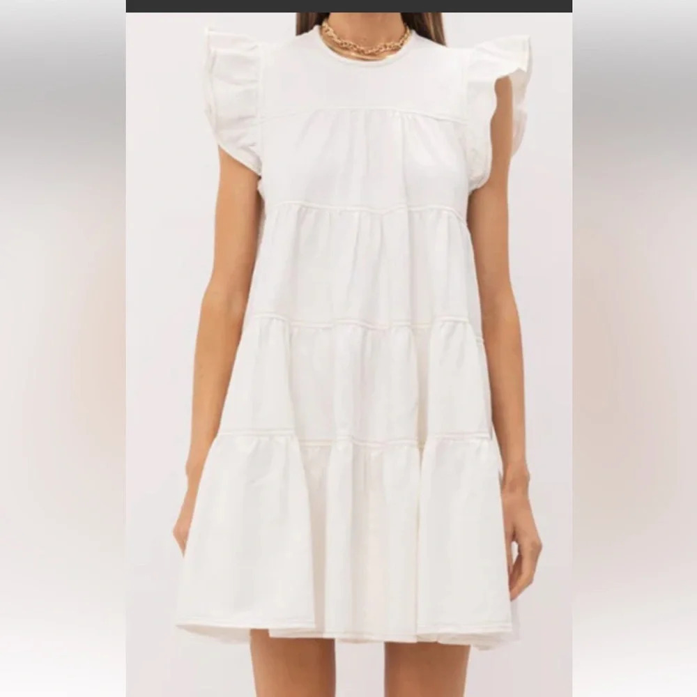Altered State Crisp White Tiered Mini dress Rayon/Linen blend. Layered w/pockets